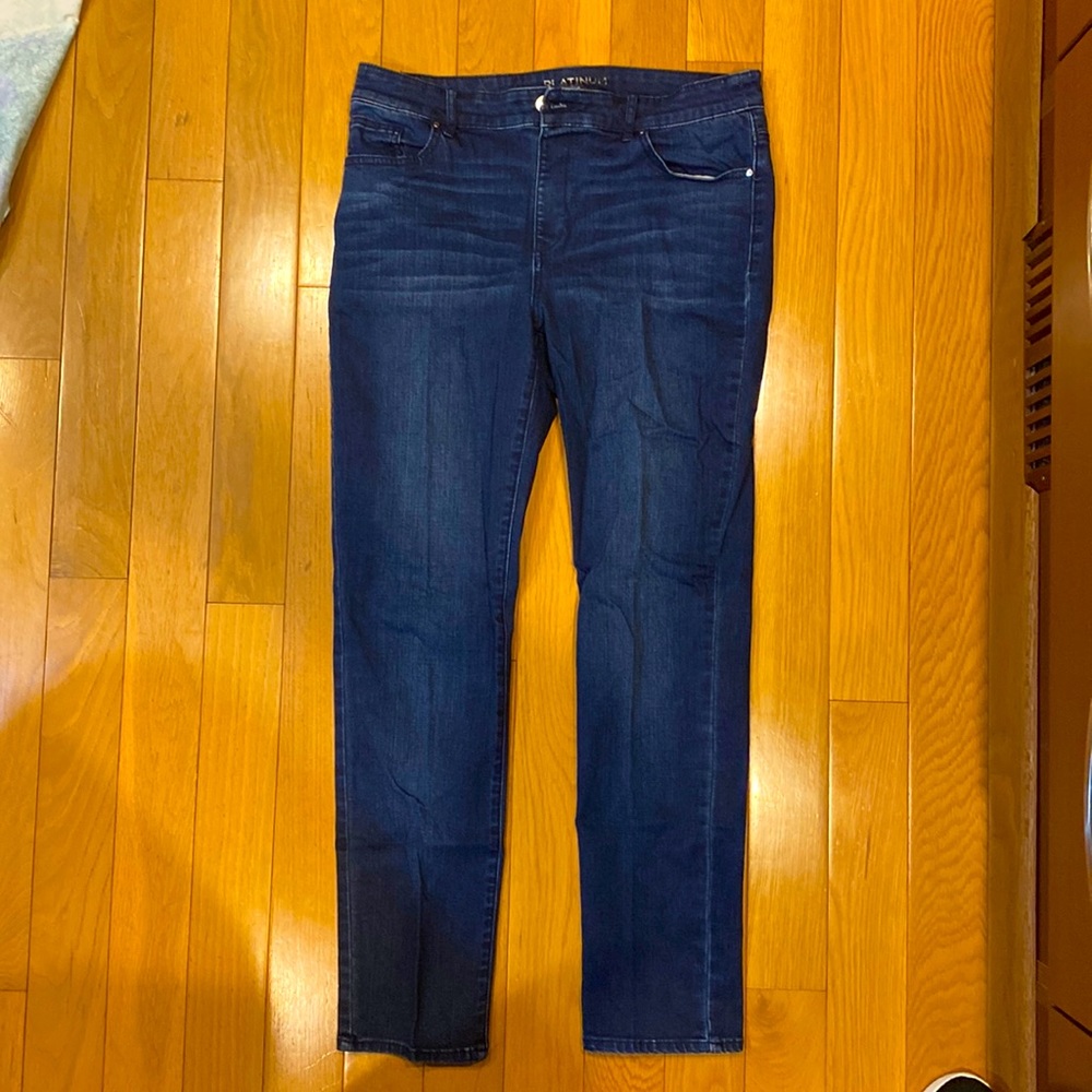 Chico’s Platinum Jeans size 1.5  sparkle pockets